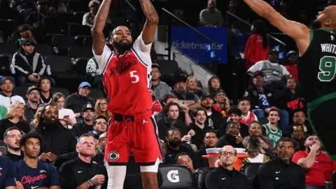 “换人引争议声，萨尔破门却捂耳，进球瞬间被取消”