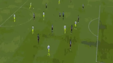 上海双雄首战获胜，王大雷染红，蓉城对决在即